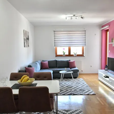 Helena Apartman *