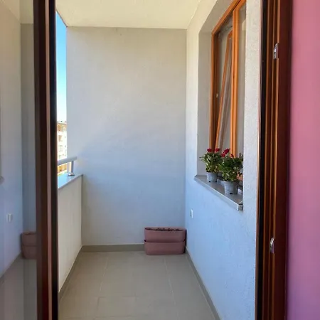 Helena Apartment *
